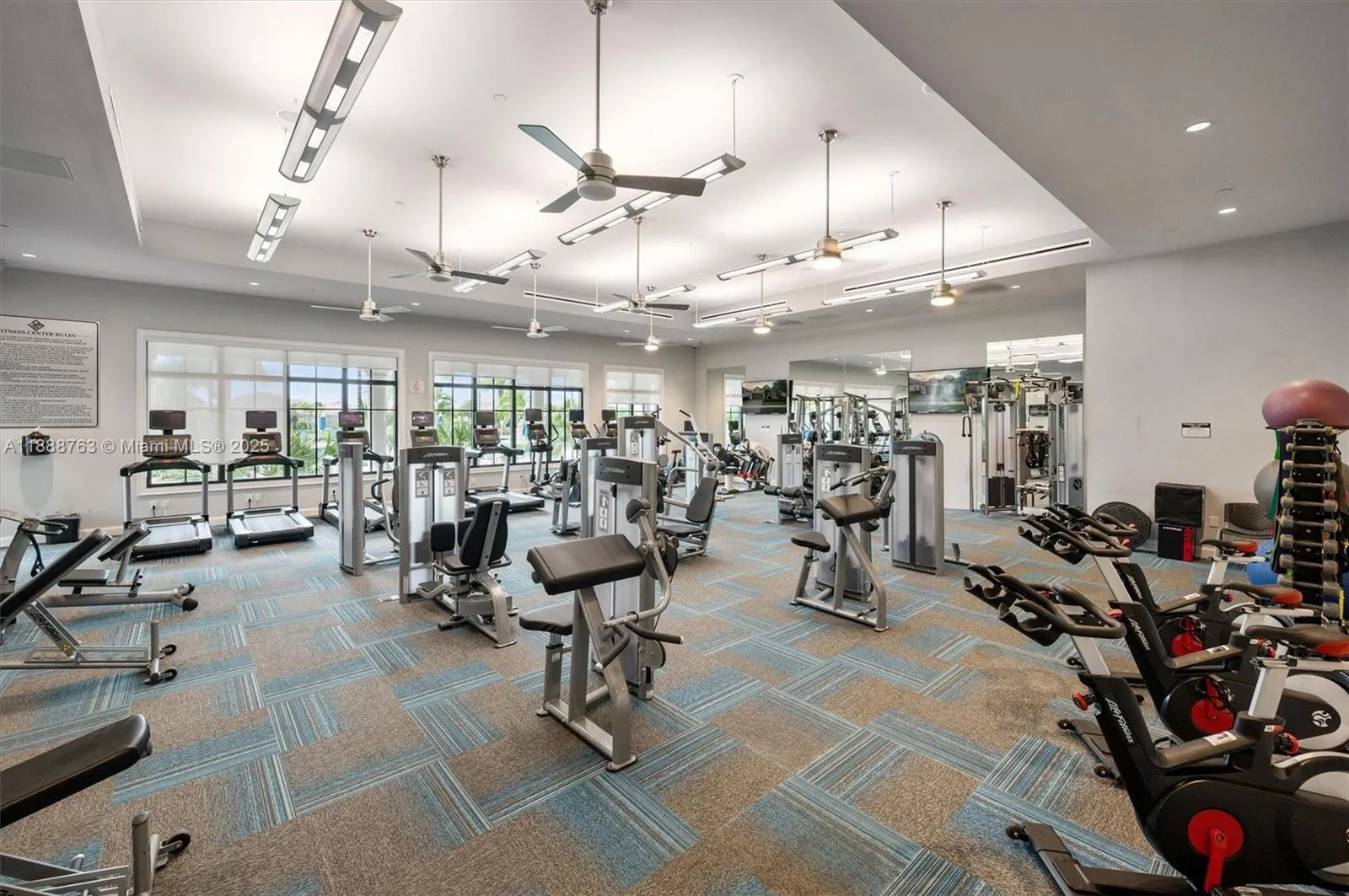 12065 N Kalmar Cir