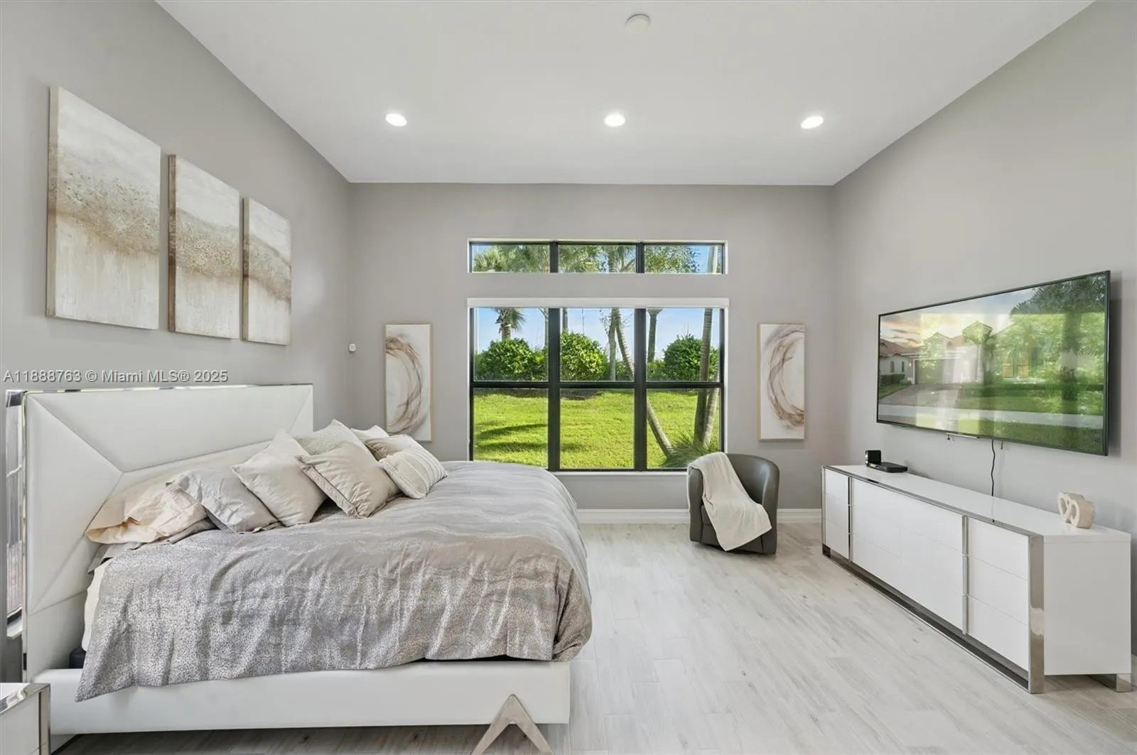 12065 N Kalmar Cir