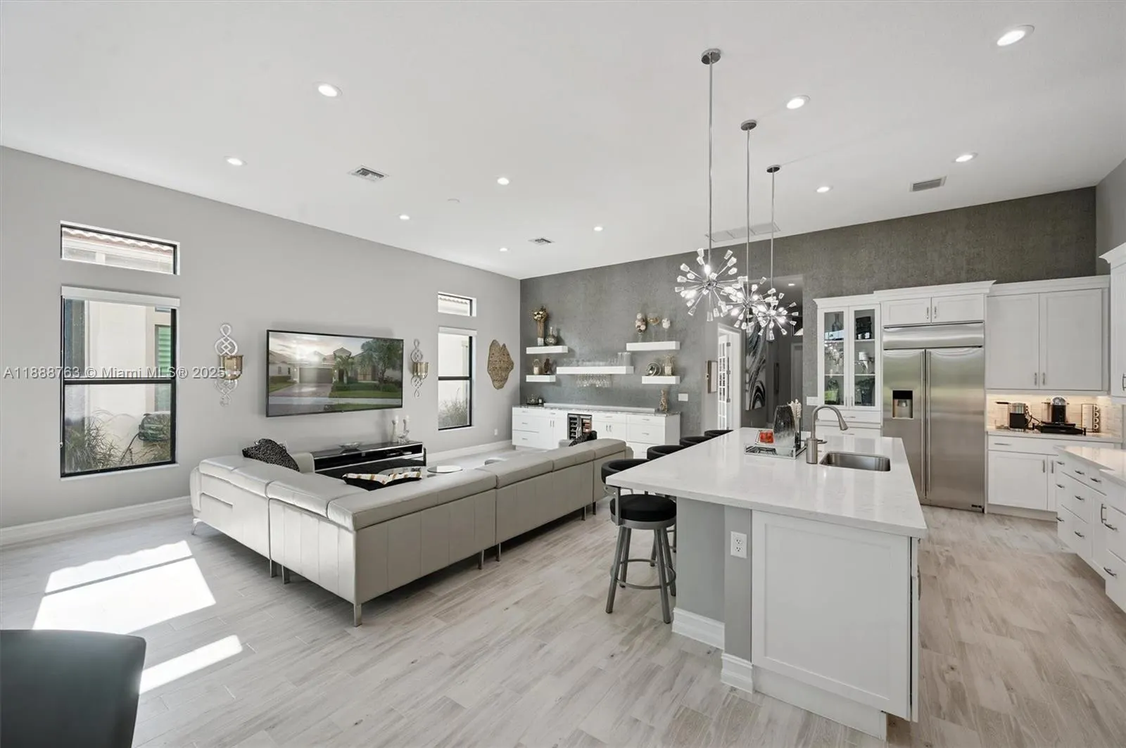 12065 N Kalmar Cir