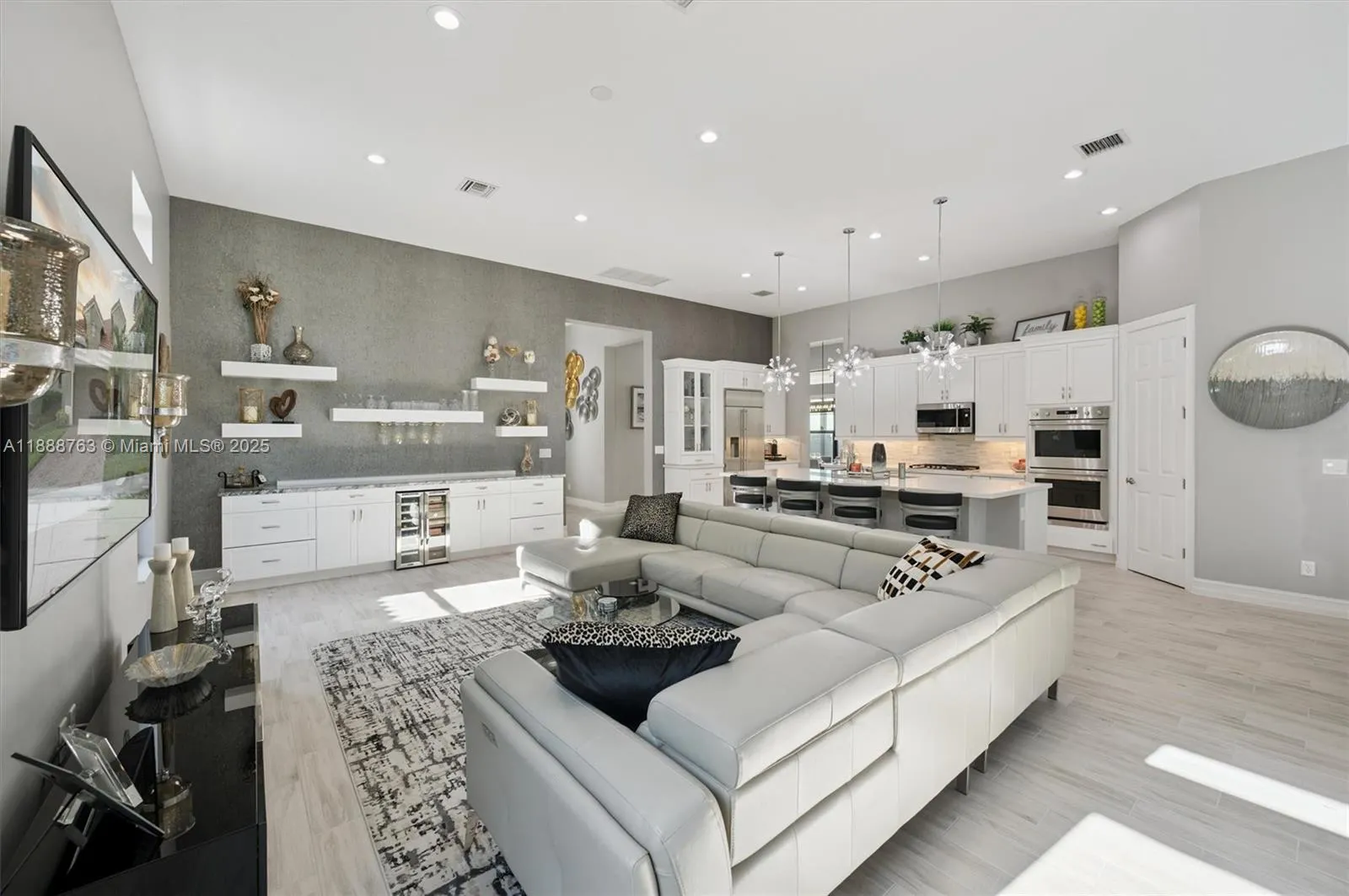 12065 N Kalmar Cir