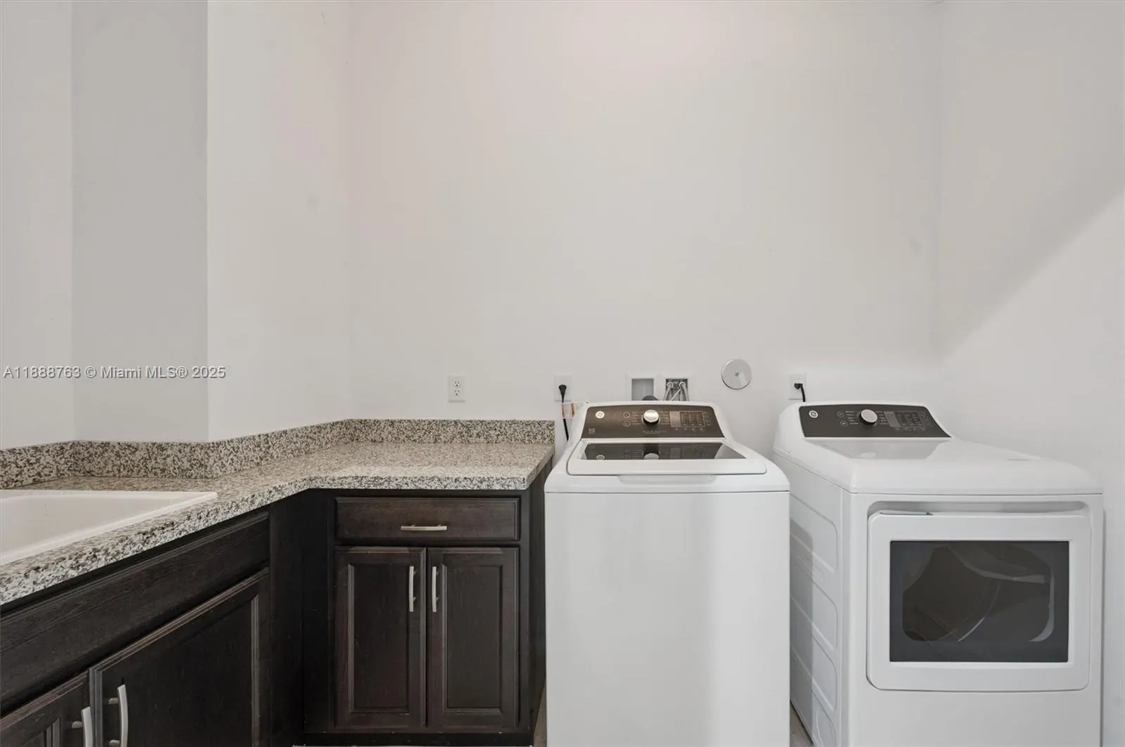 12065 N Kalmar Cir