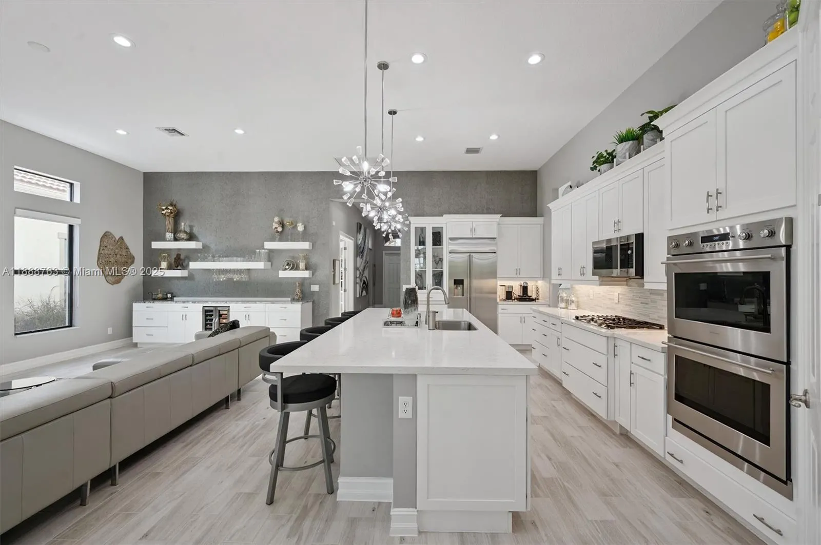 12065 N Kalmar Cir