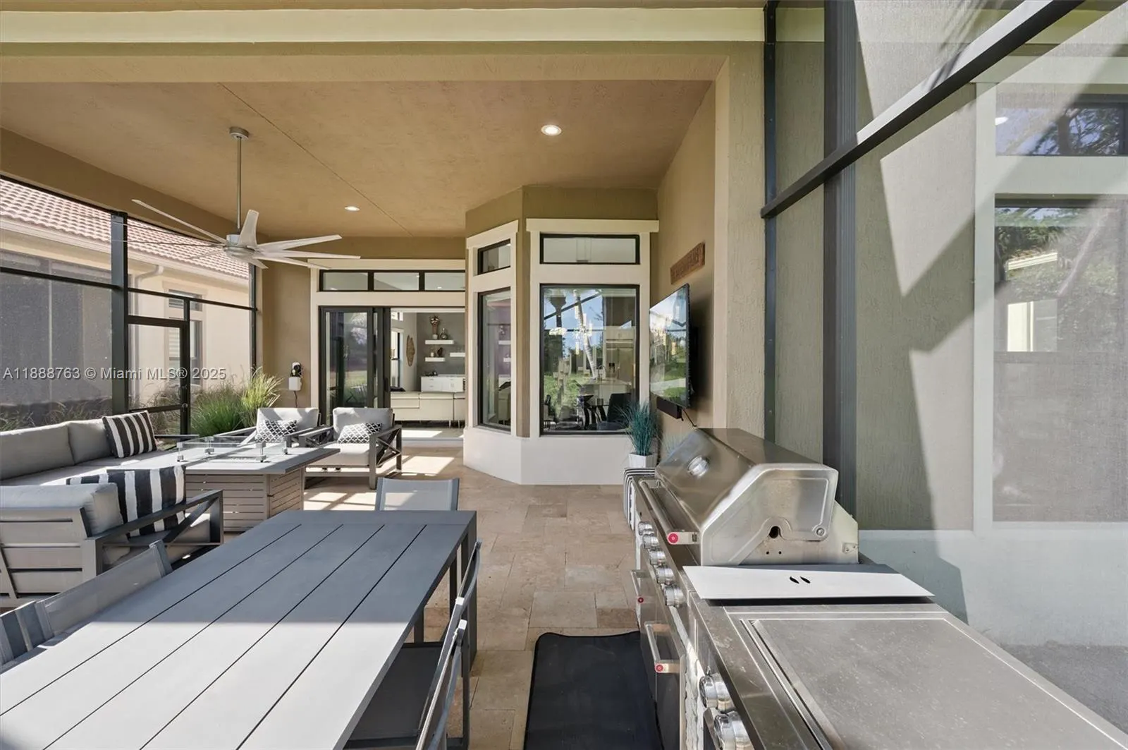 12065 N Kalmar Cir
