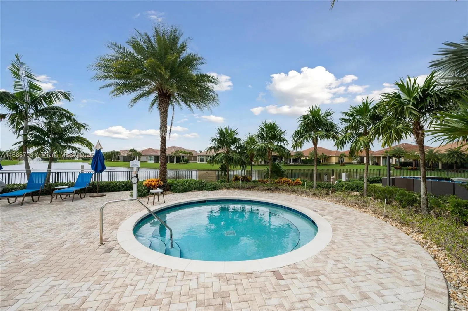 12065 N Kalmar Cir