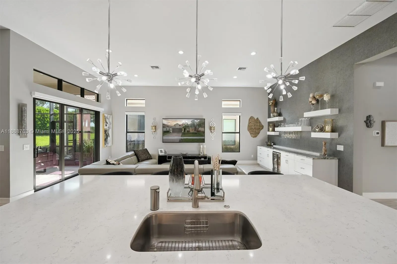 12065 N Kalmar Cir