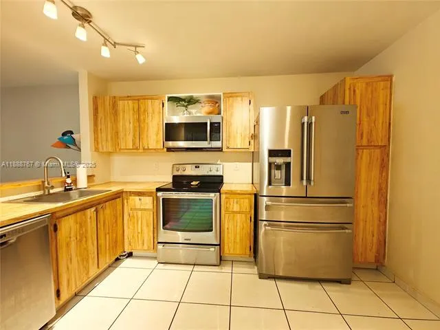 601 Ives Dairy Rd, #101-8