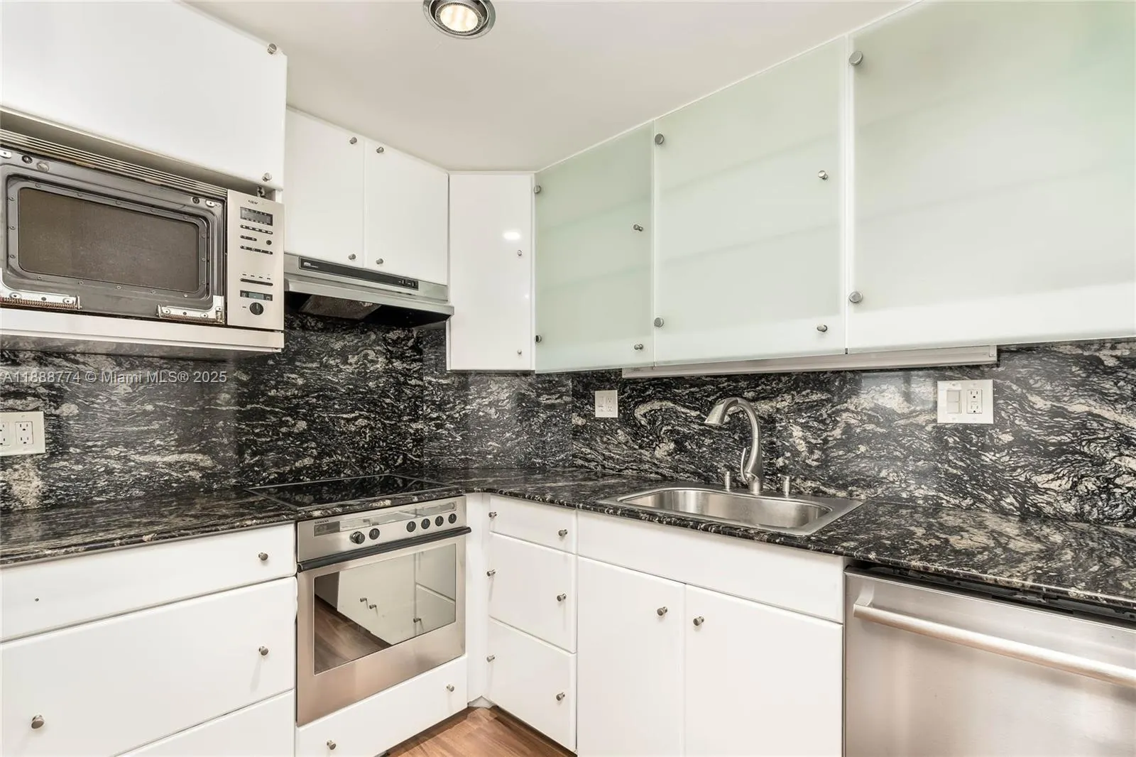 300 Bayview Dr, #716