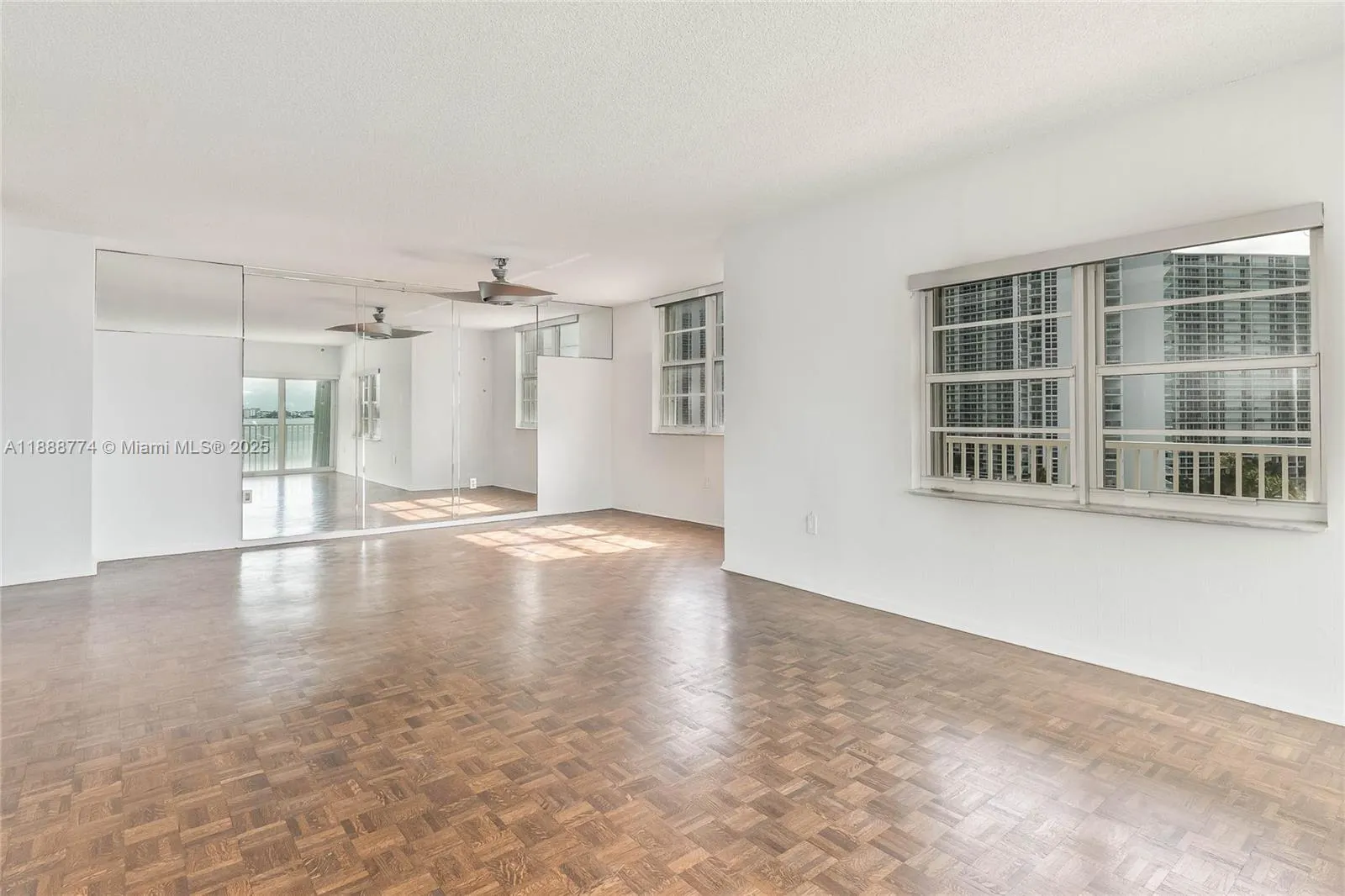 300 Bayview Dr, #716