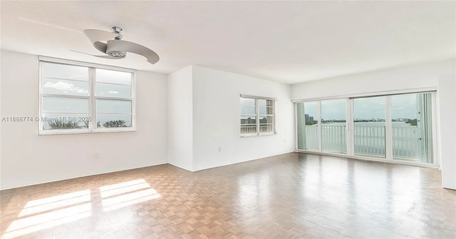 300 Bayview Dr, #716