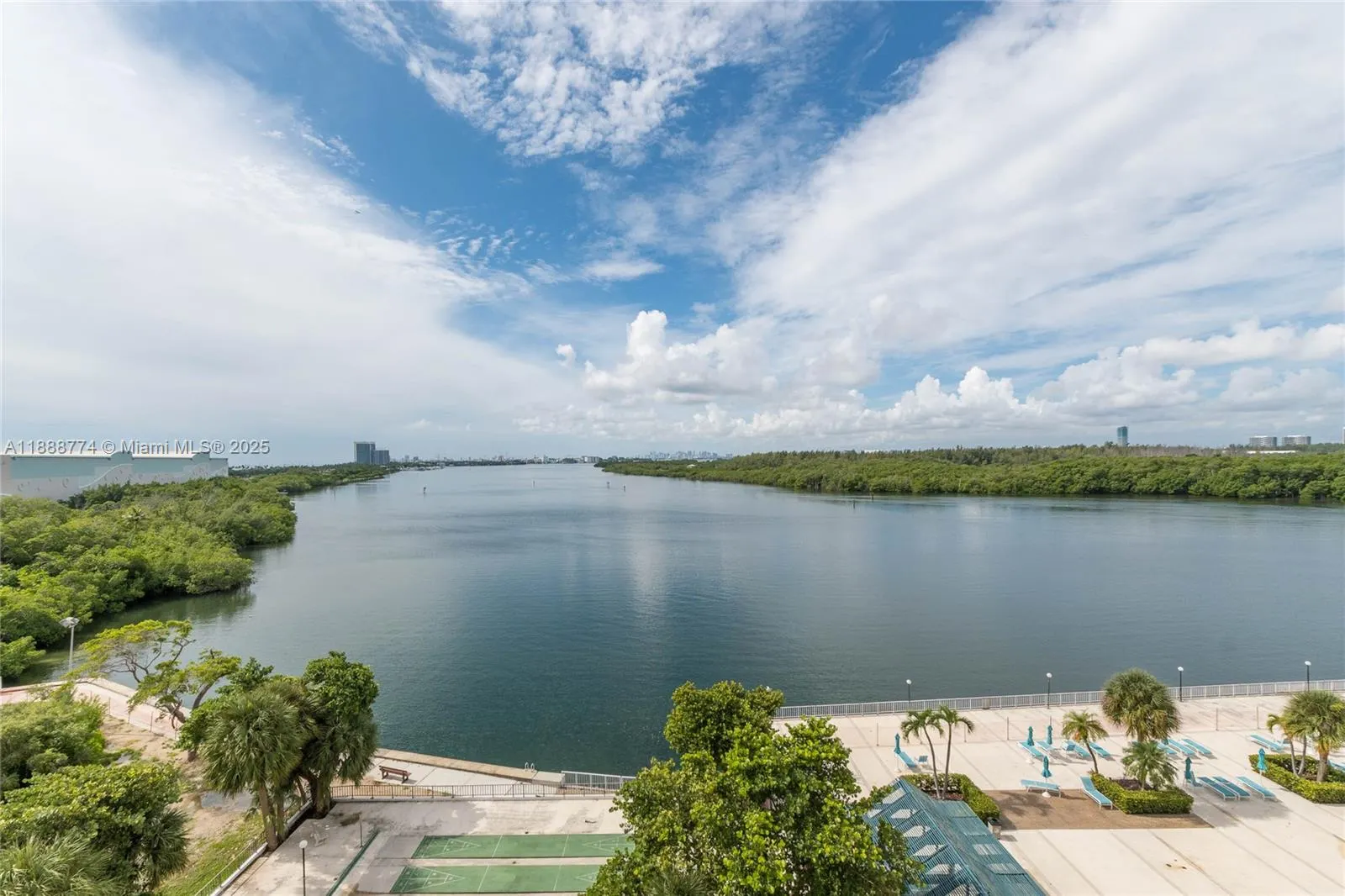 300 Bayview Dr, #716