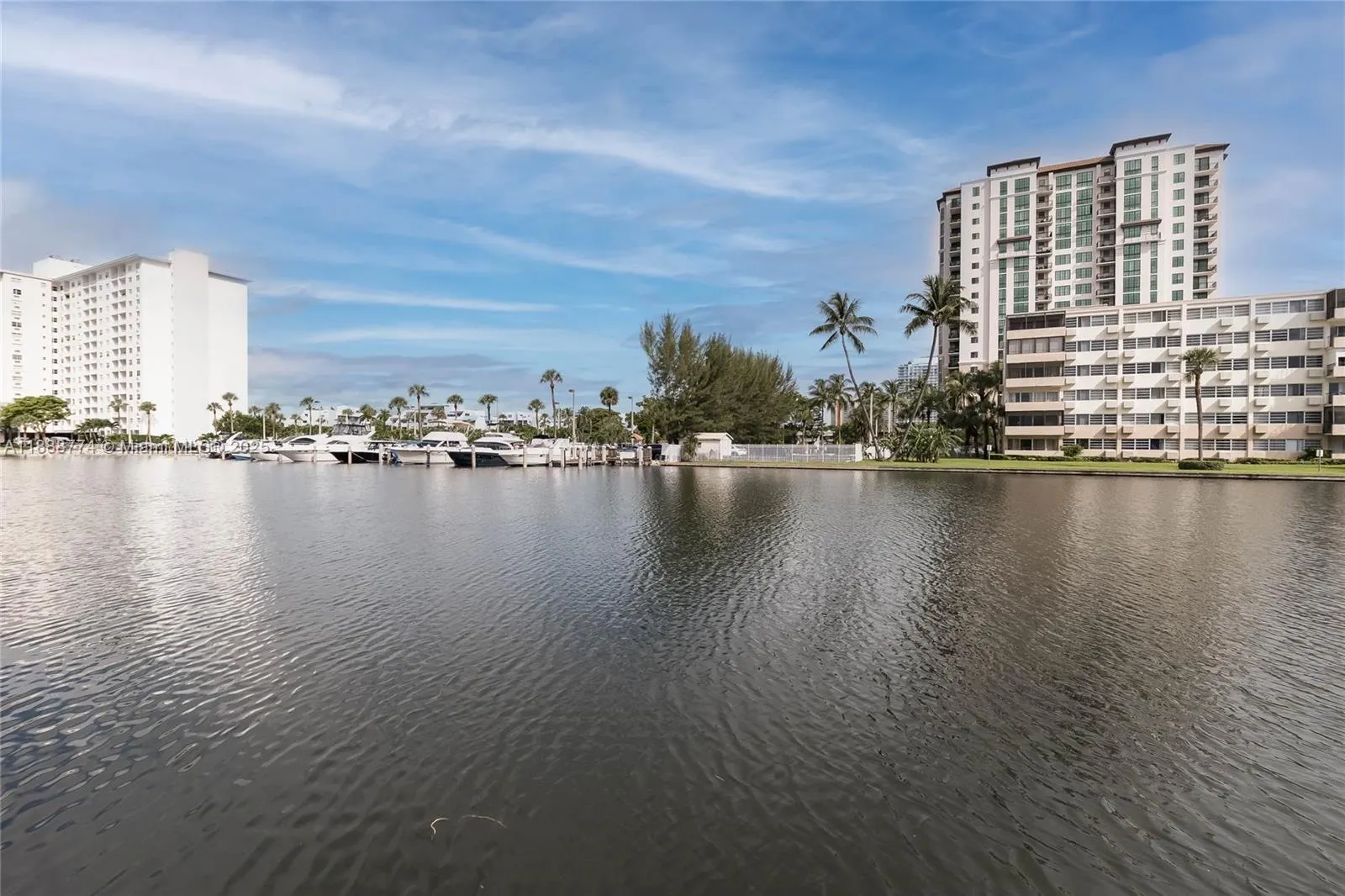 300 Bayview Dr, #716
