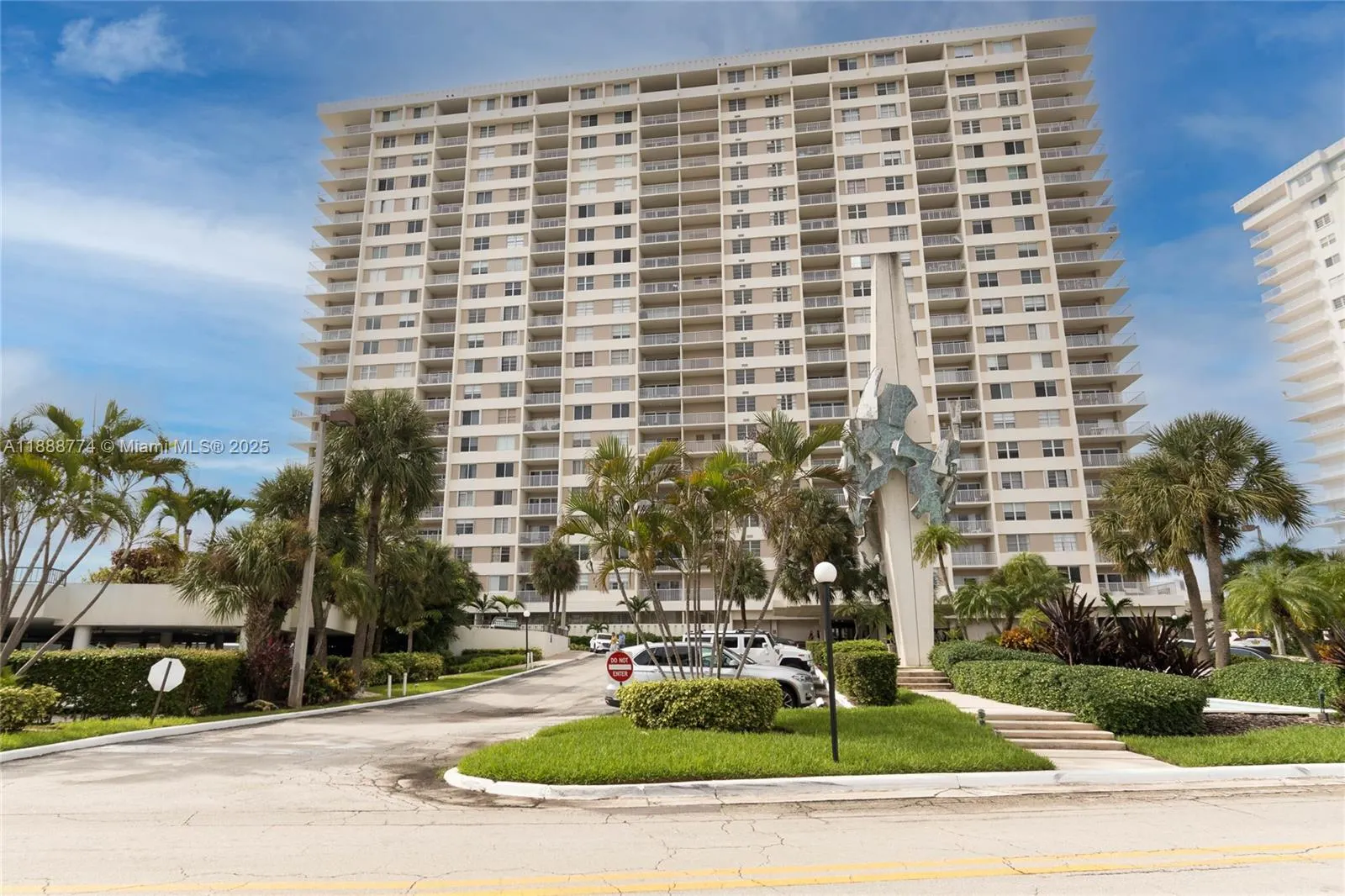 300 Bayview Dr, #716