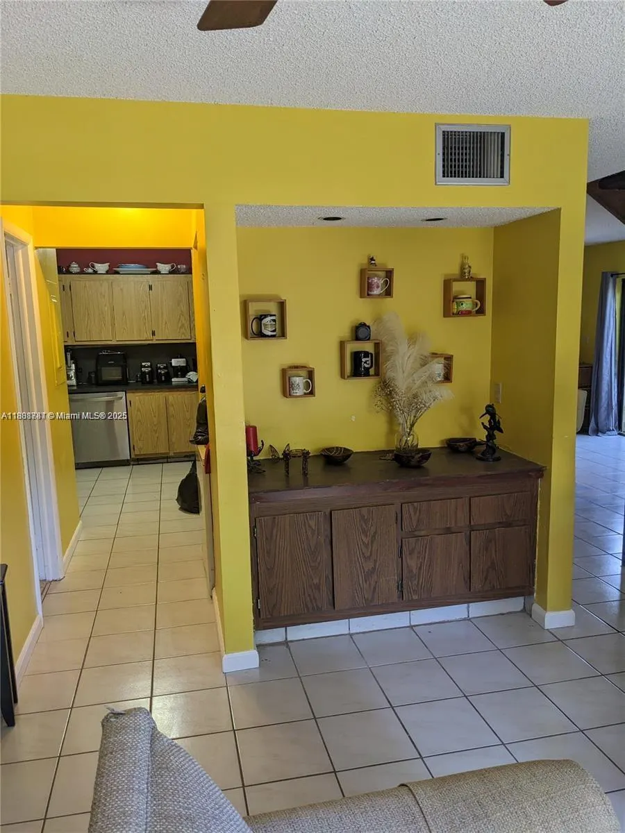 1760 Bayberry Dr