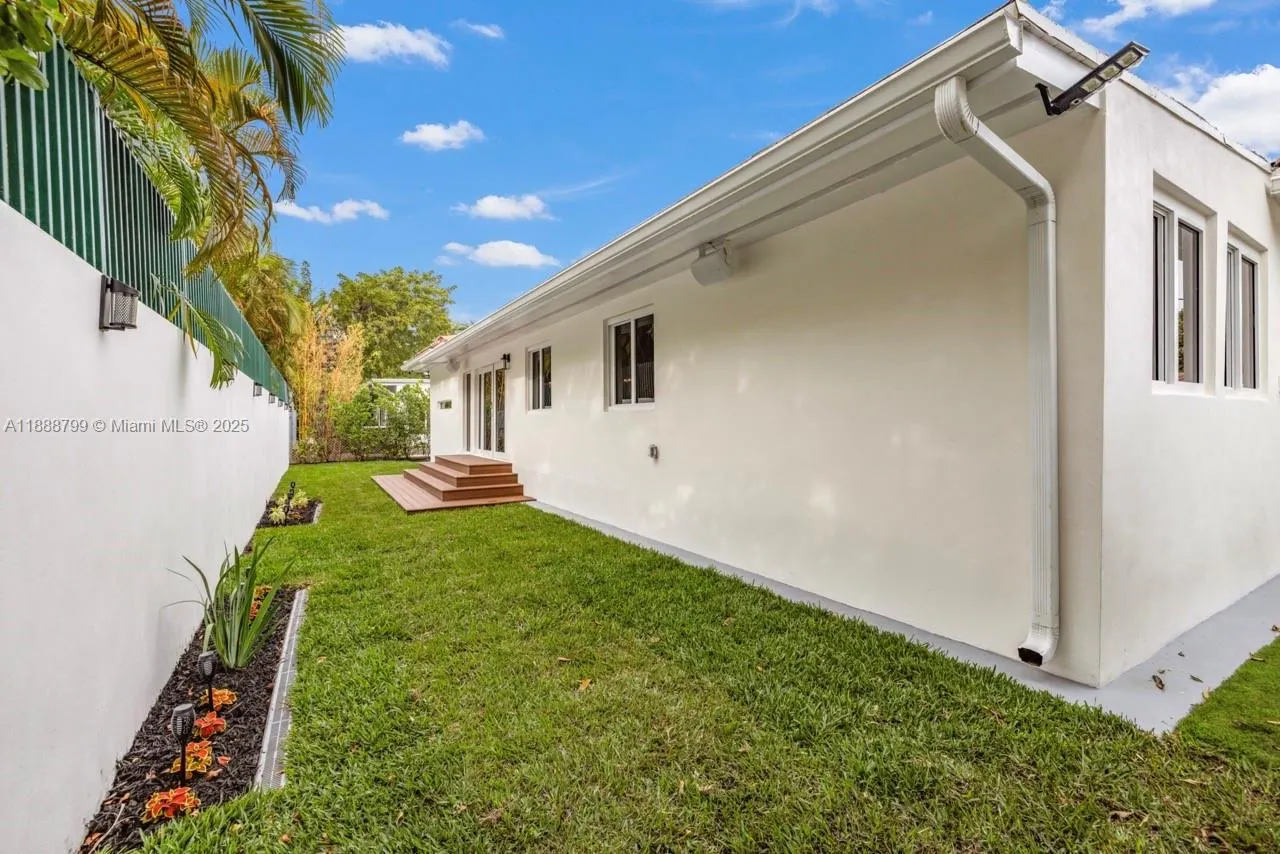 3504 Crystal View Ct