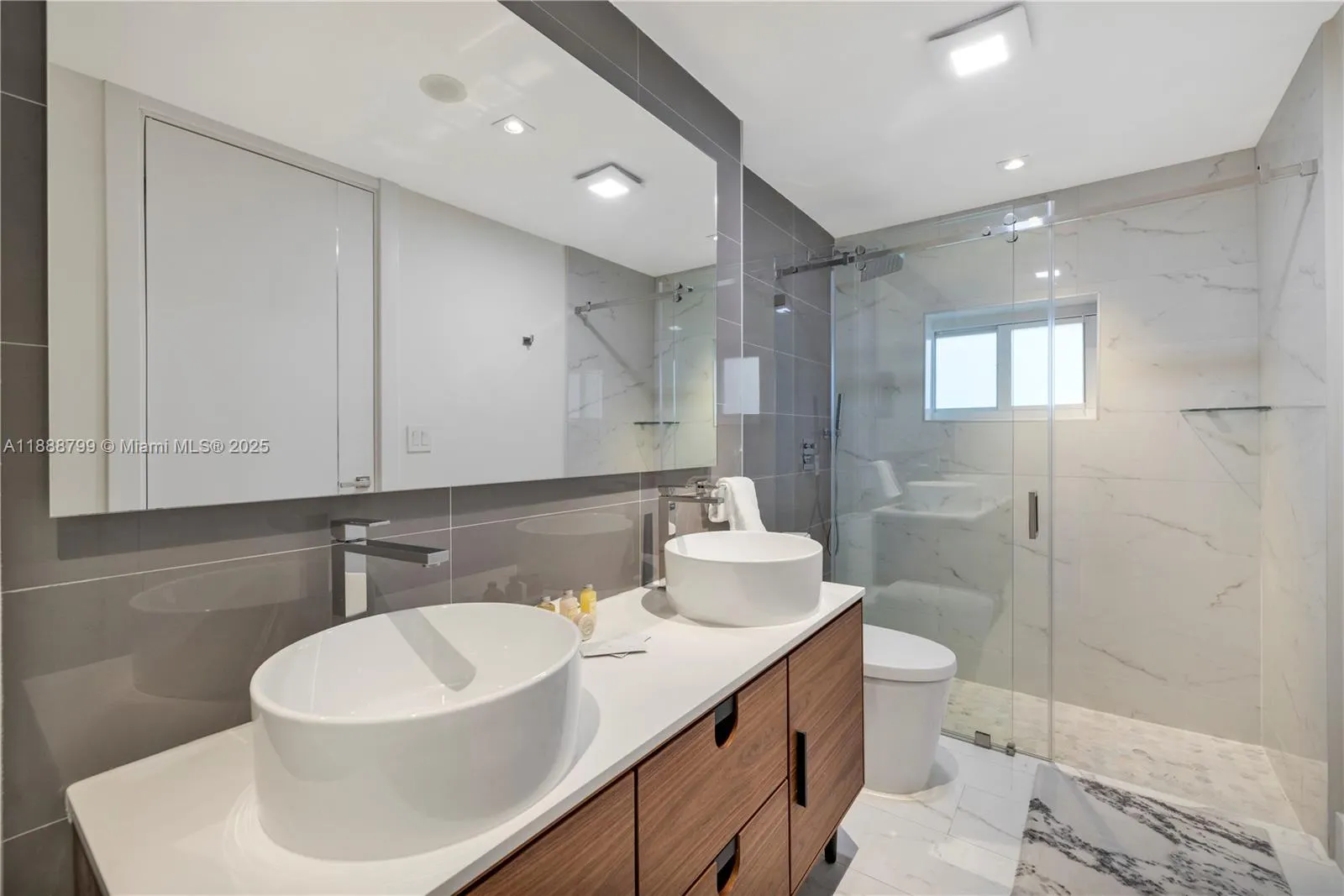 3504 Crystal View Ct