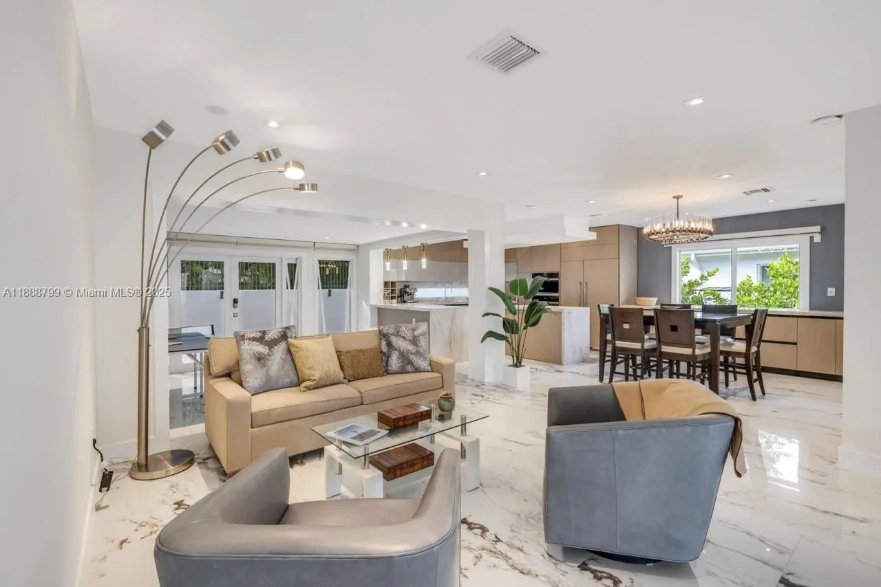 3504 Crystal View Ct