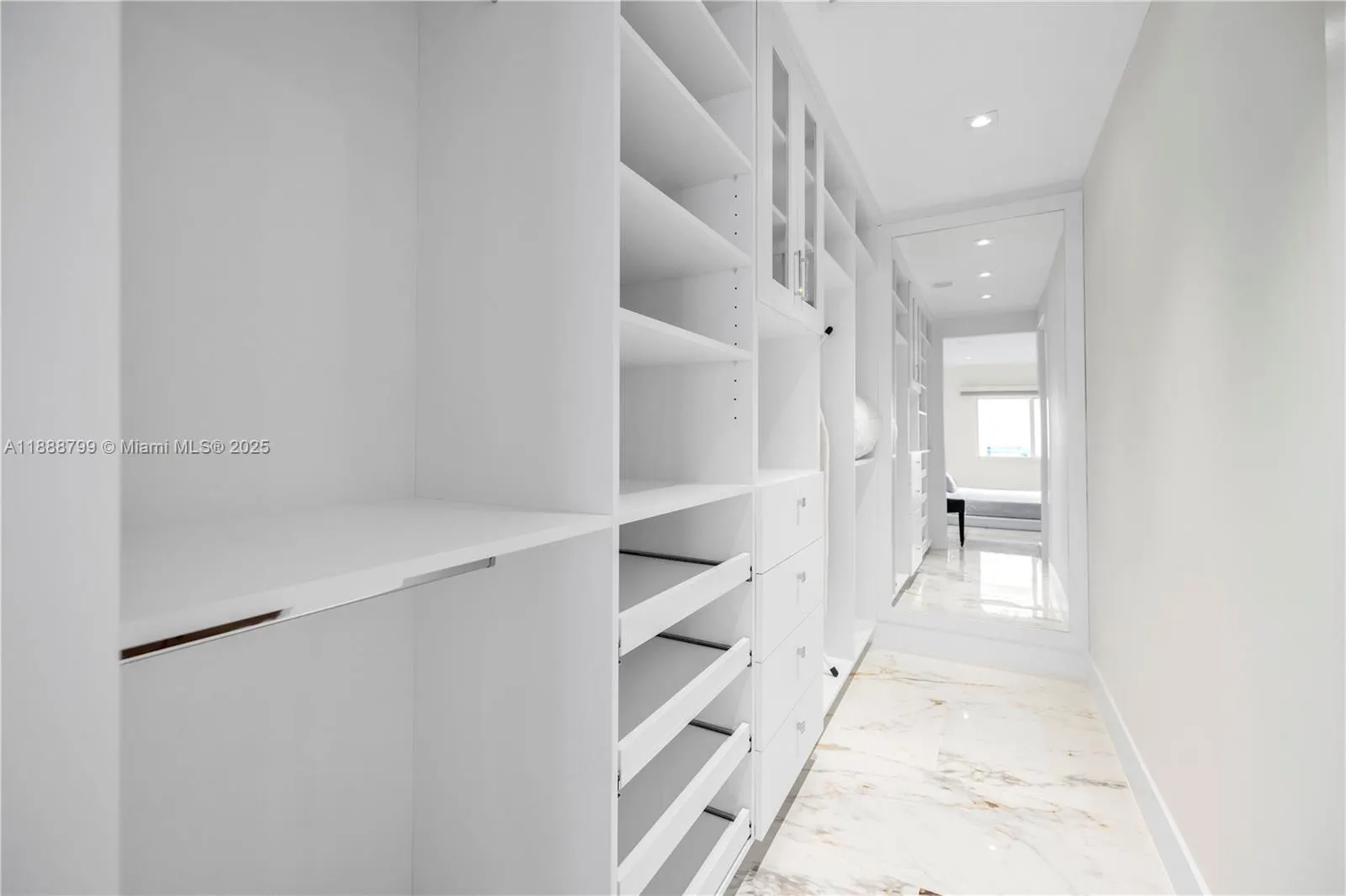 3504 Crystal View Ct