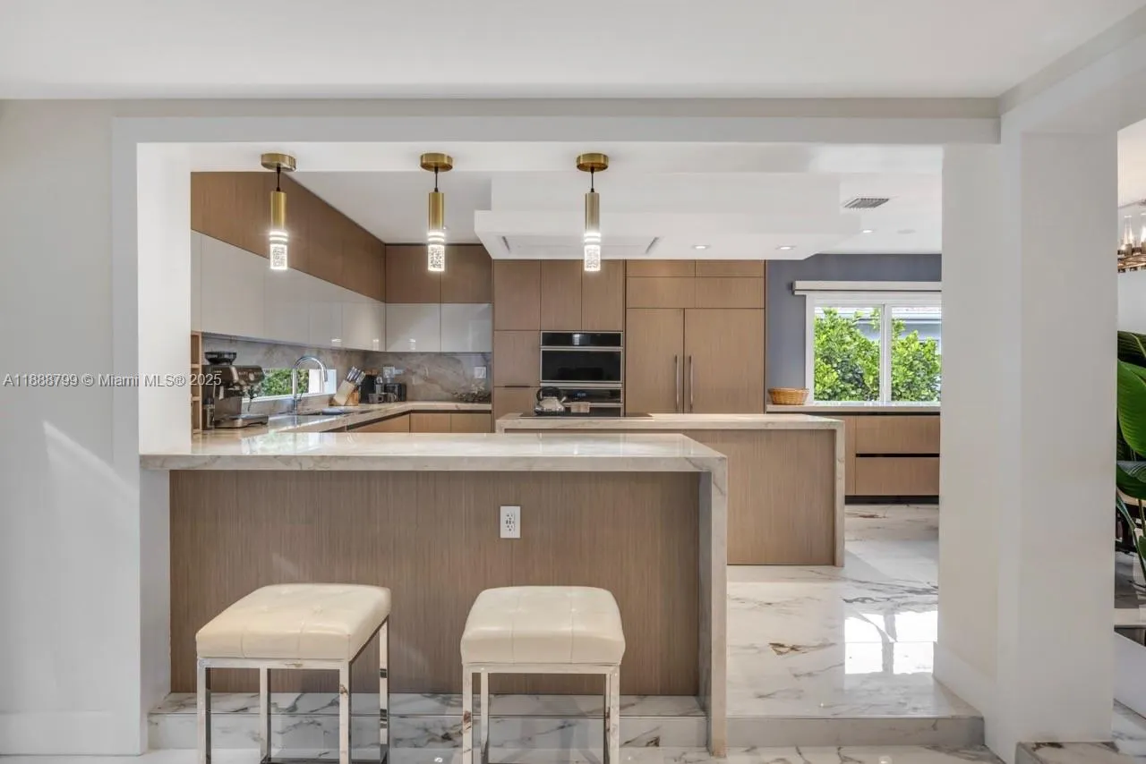 3504 Crystal View Ct