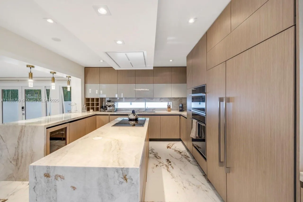 3504 Crystal View Ct