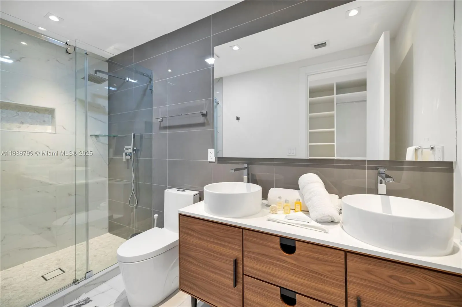 3504 Crystal View Ct