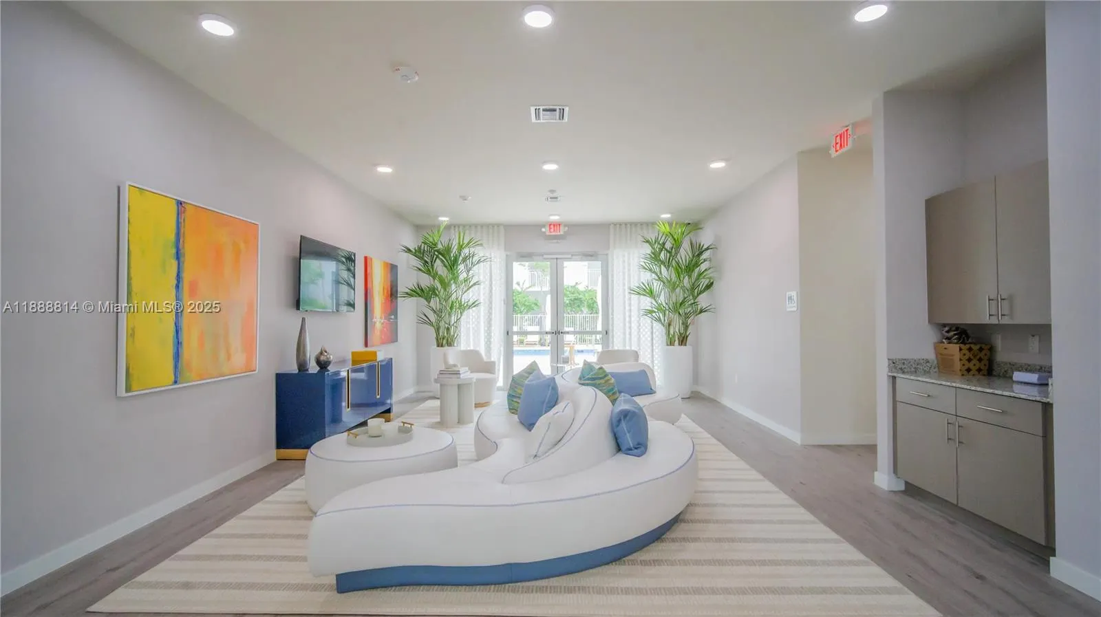 610 NE 2nd St, #205