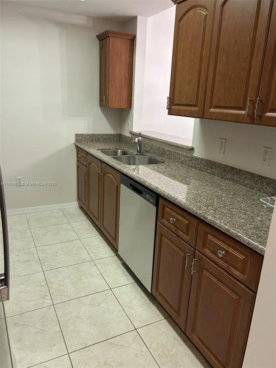 3590 Coral Way, #609