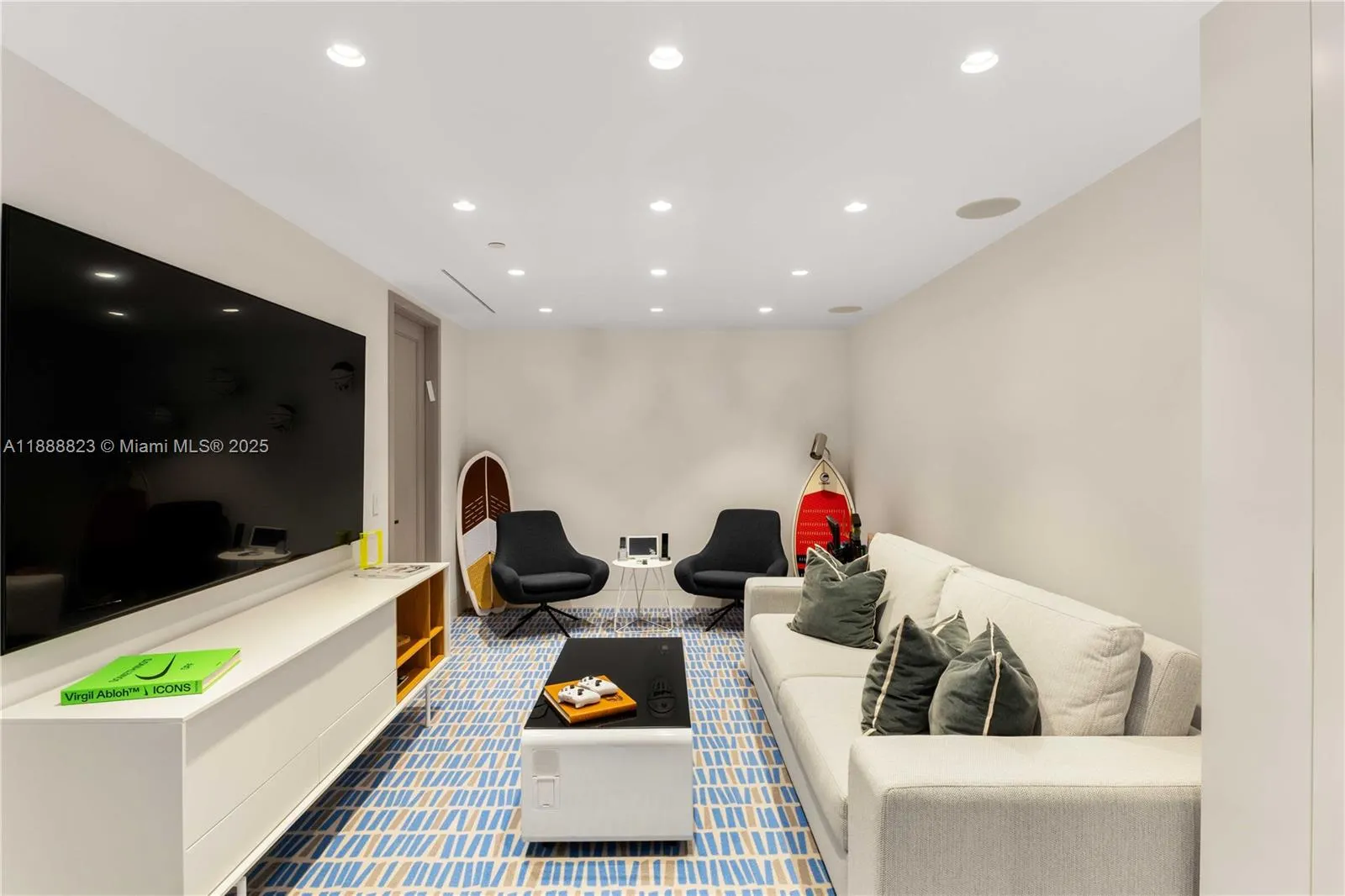 9999 Collins Ave, #19K