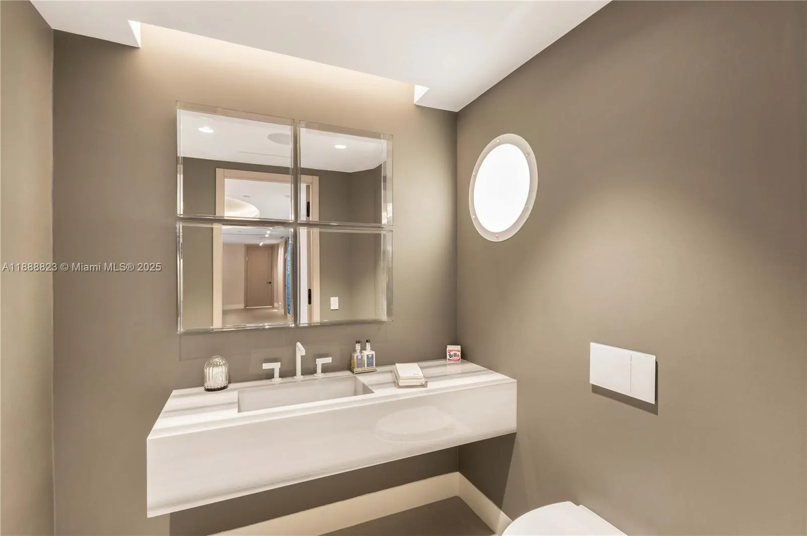 9999 Collins Ave, #19K