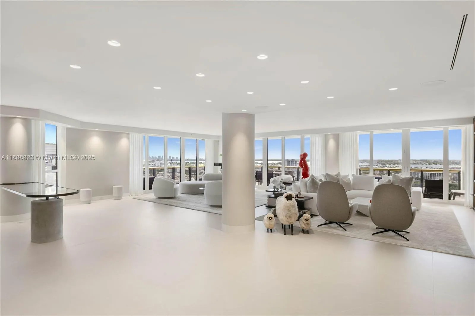 9999 Collins Ave, #19K