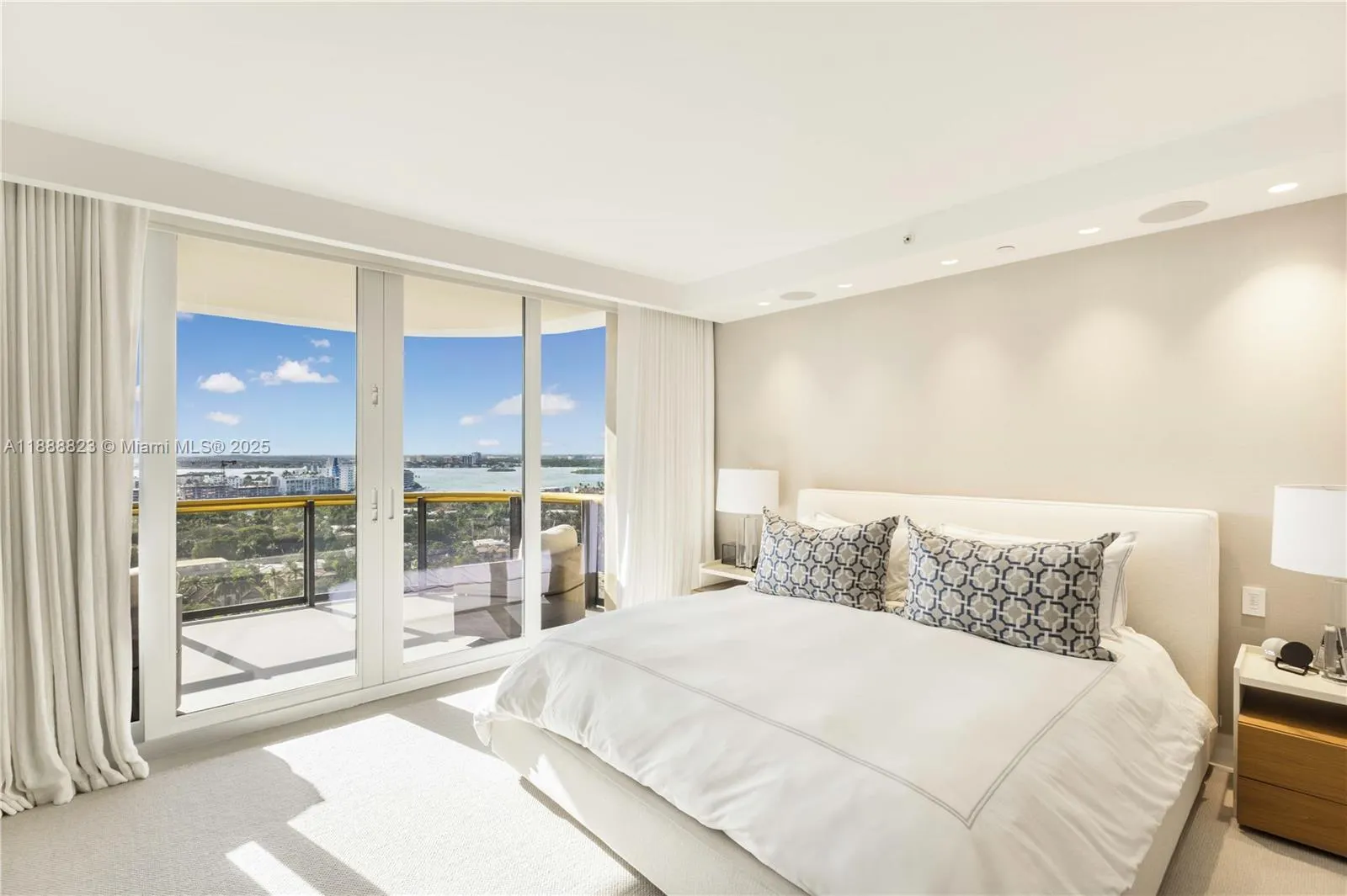 9999 Collins Ave, #19K