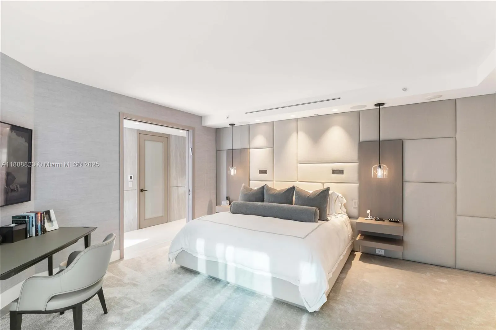 9999 Collins Ave, #19K