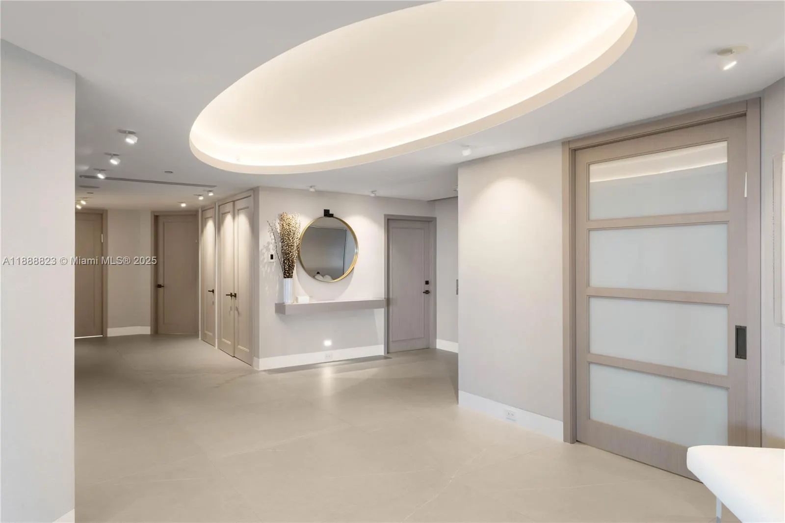 9999 Collins Ave, #19K