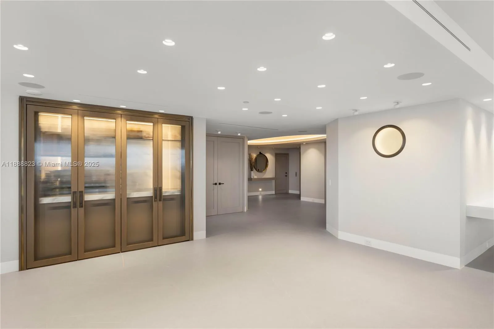9999 Collins Ave, #19K
