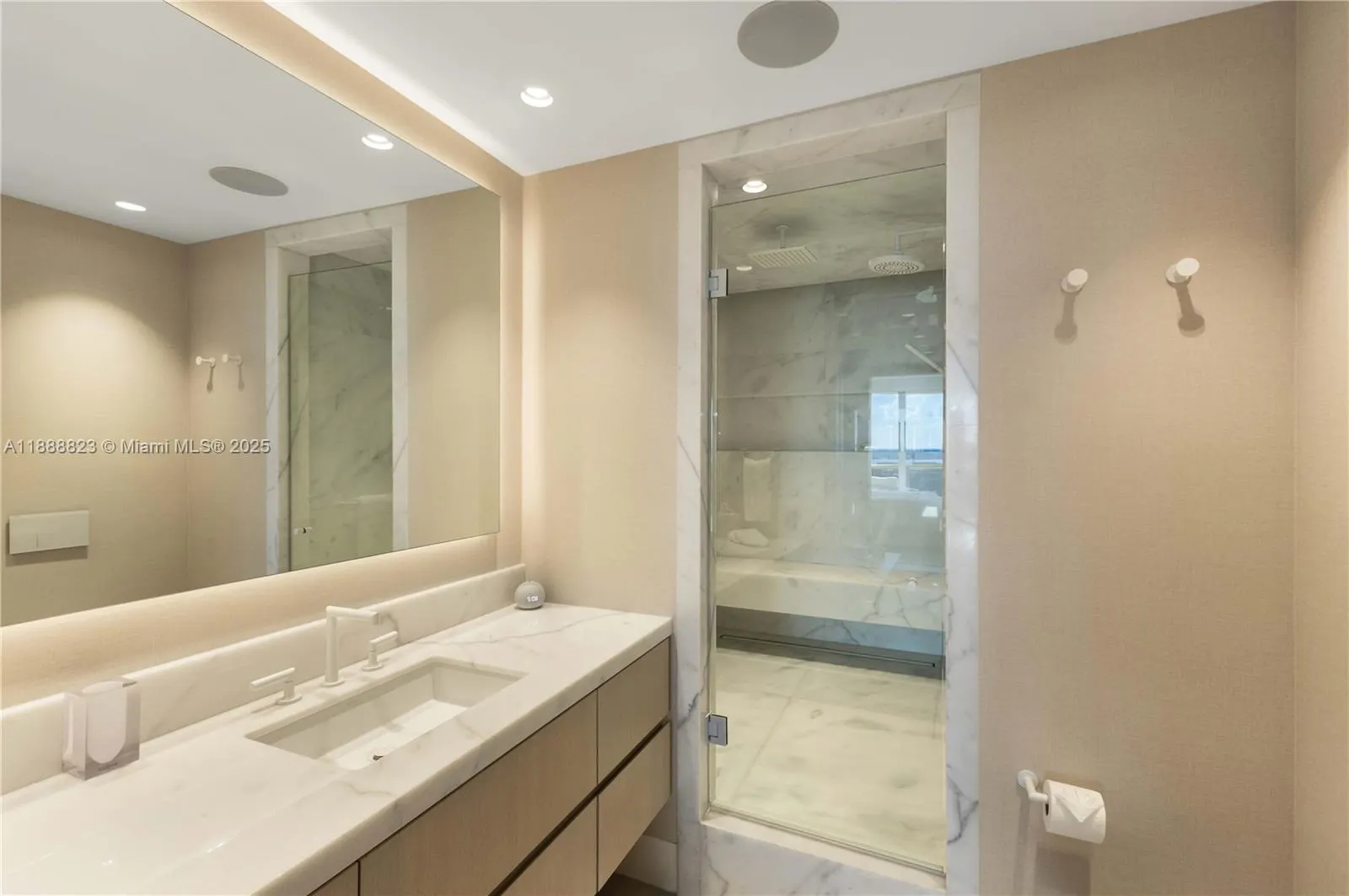 9999 Collins Ave, #19K