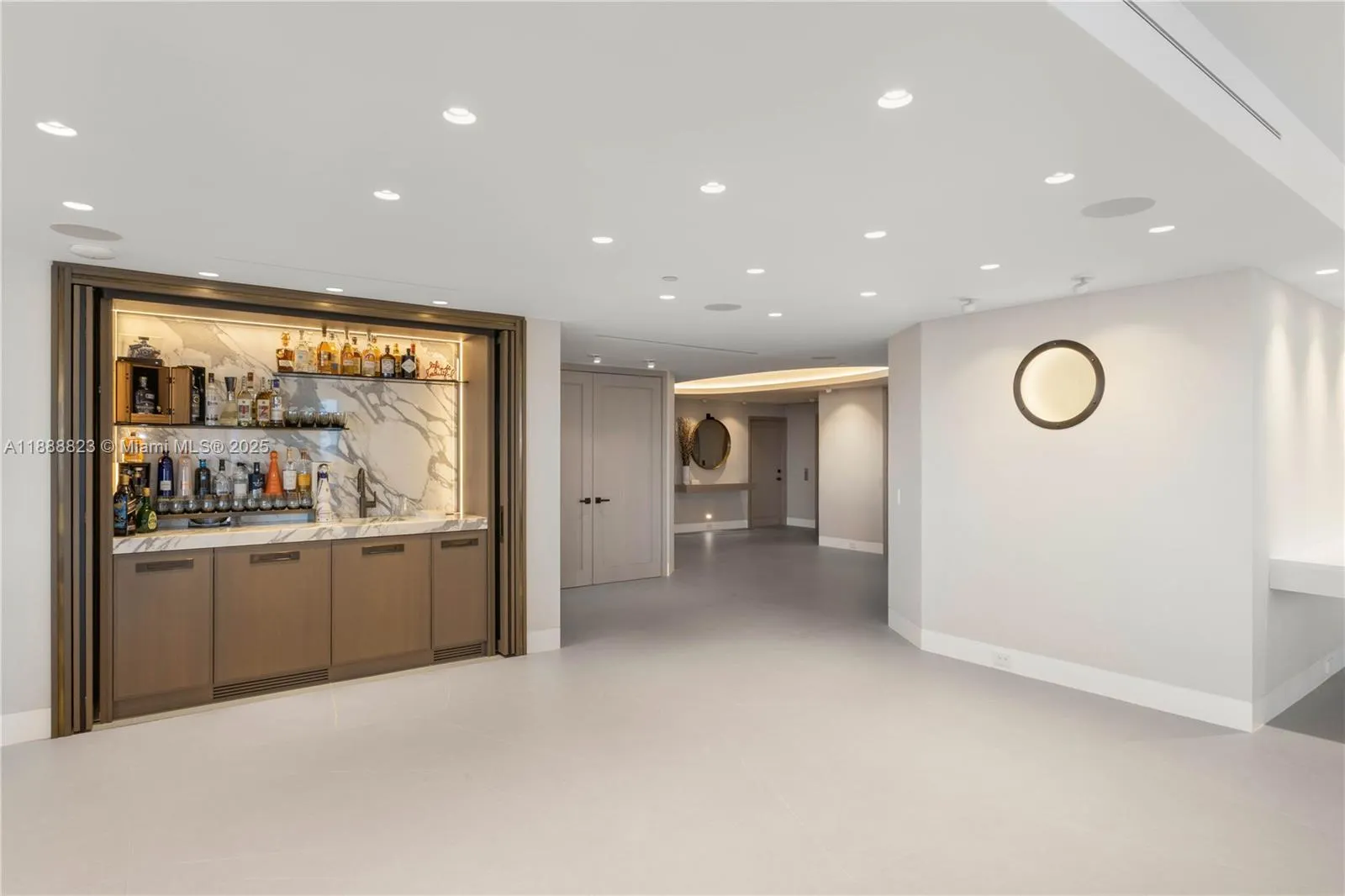 9999 Collins Ave, #19K