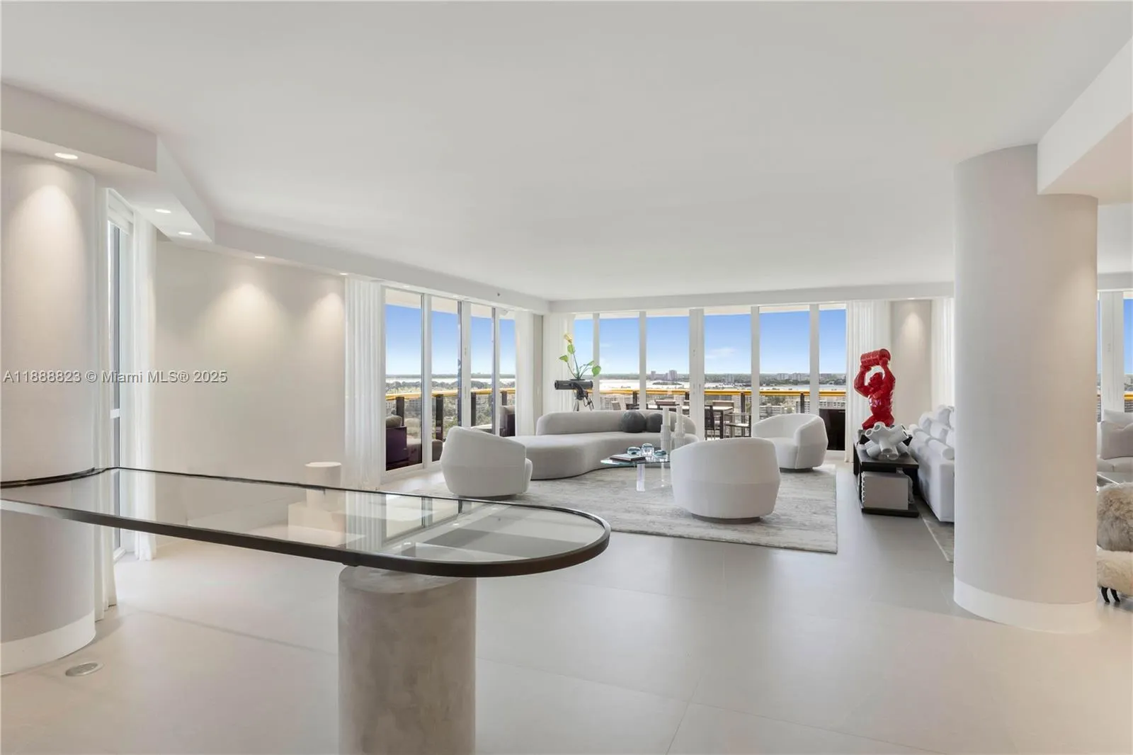 9999 Collins Ave, #19K