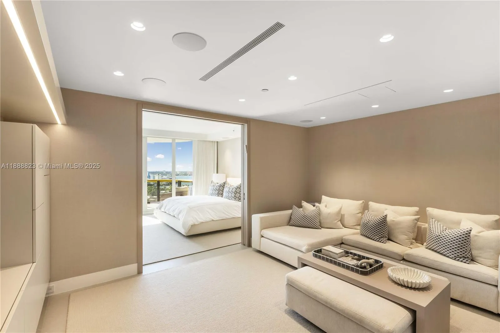 9999 Collins Ave, #19K