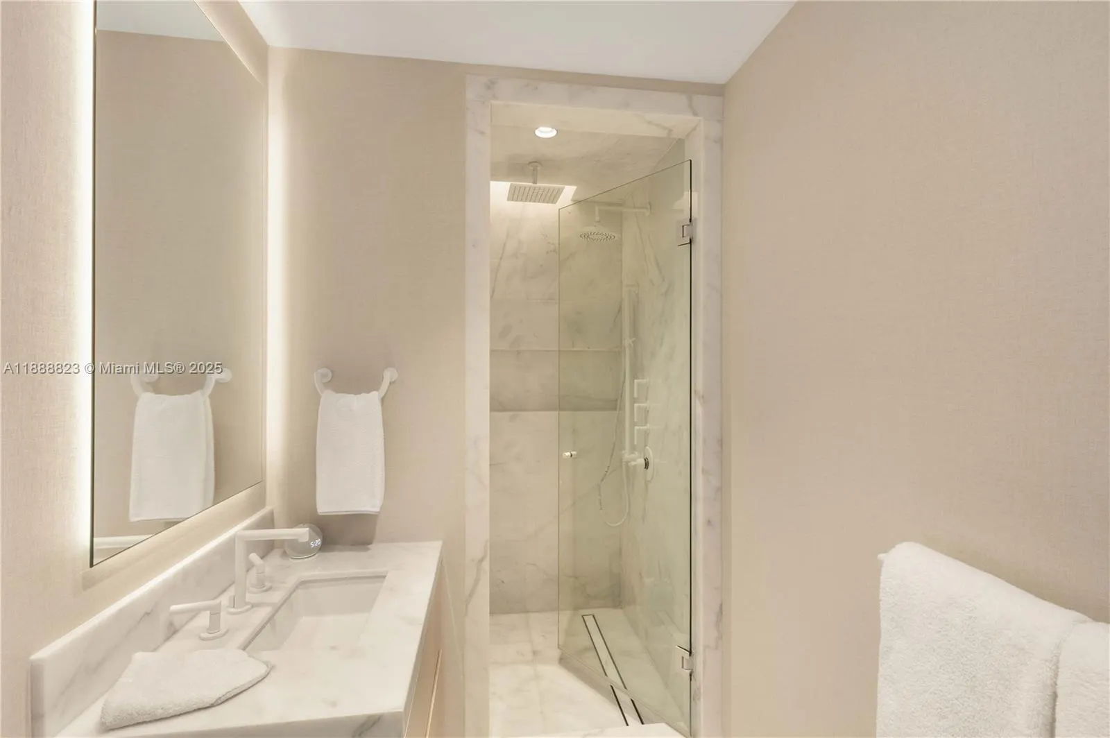9999 Collins Ave, #19K