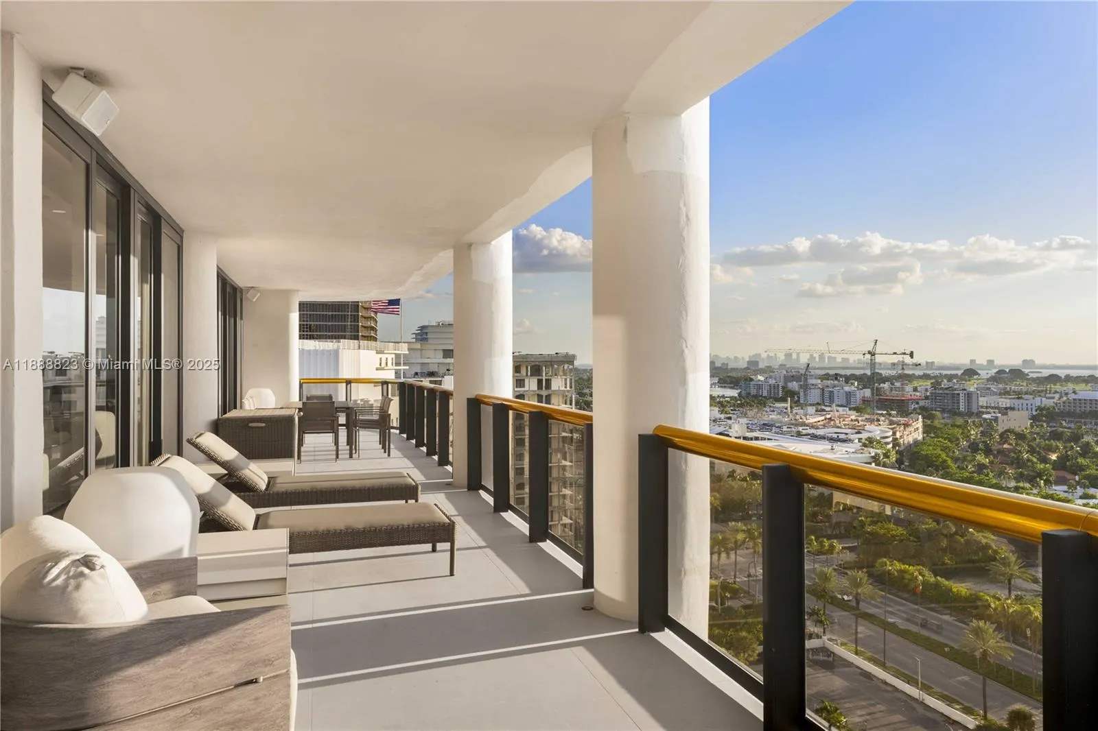 9999 Collins Ave, #19K