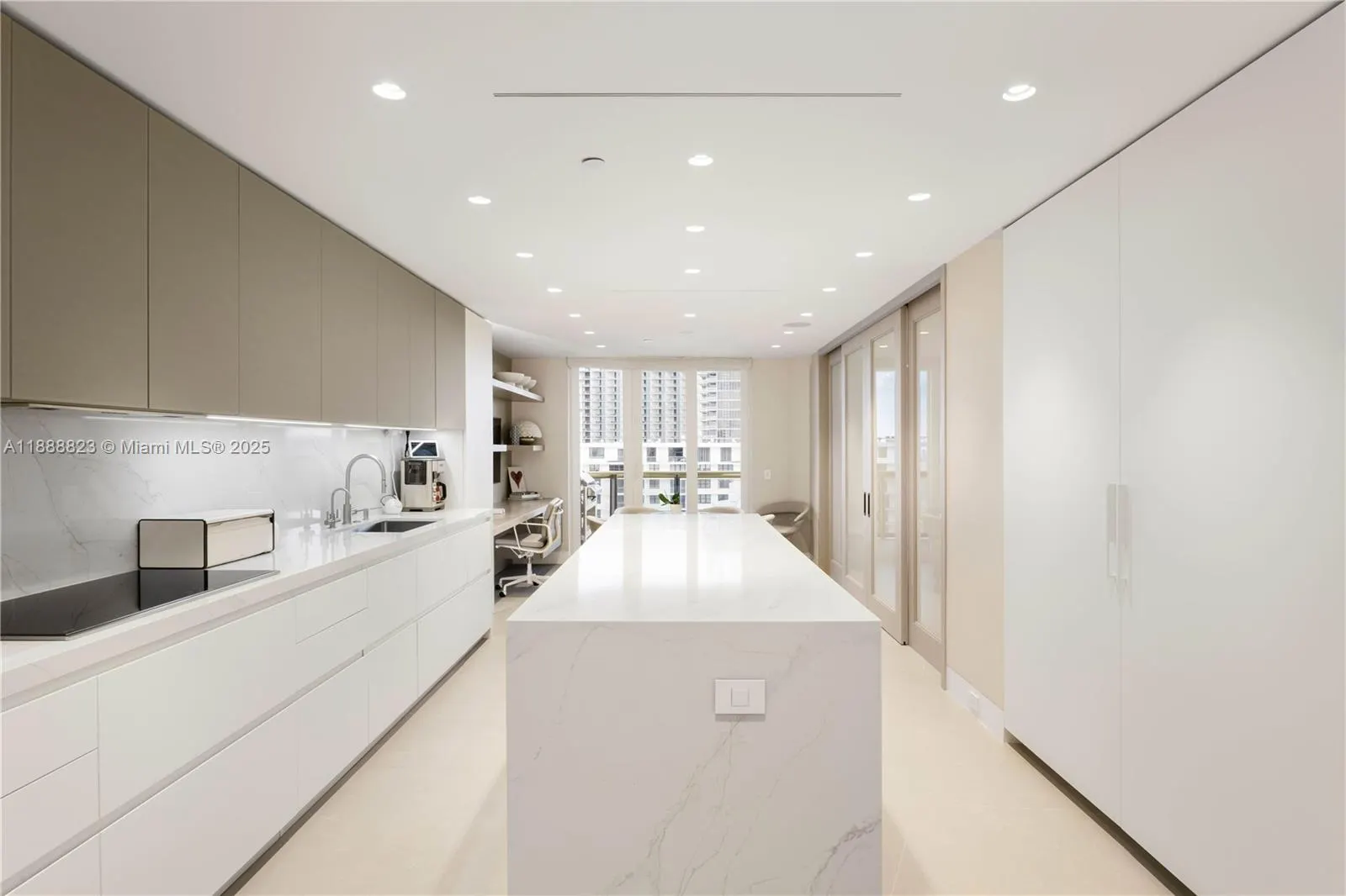 9999 Collins Ave, #19K