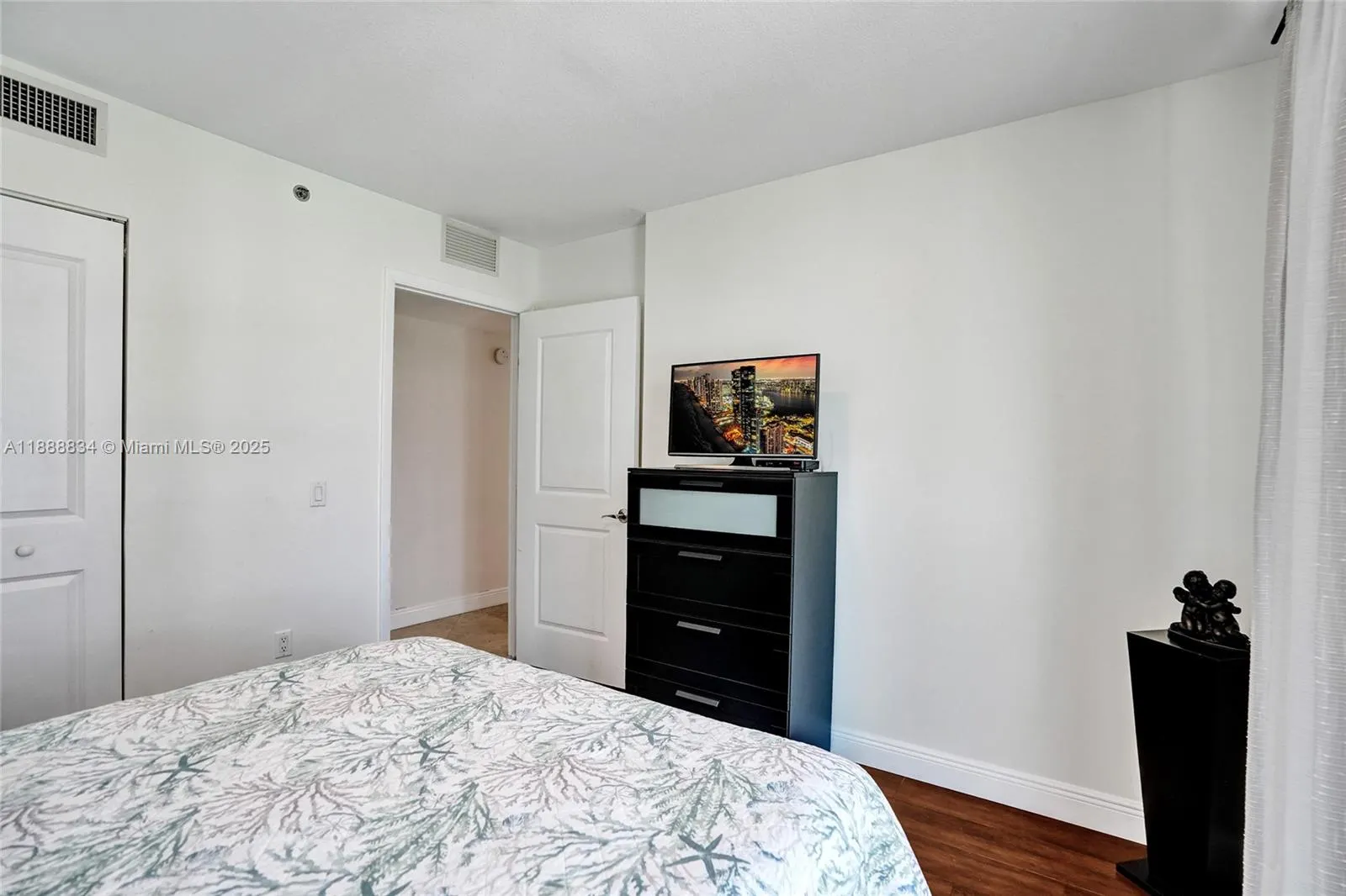 2681 N Flamingo Rd, #605S