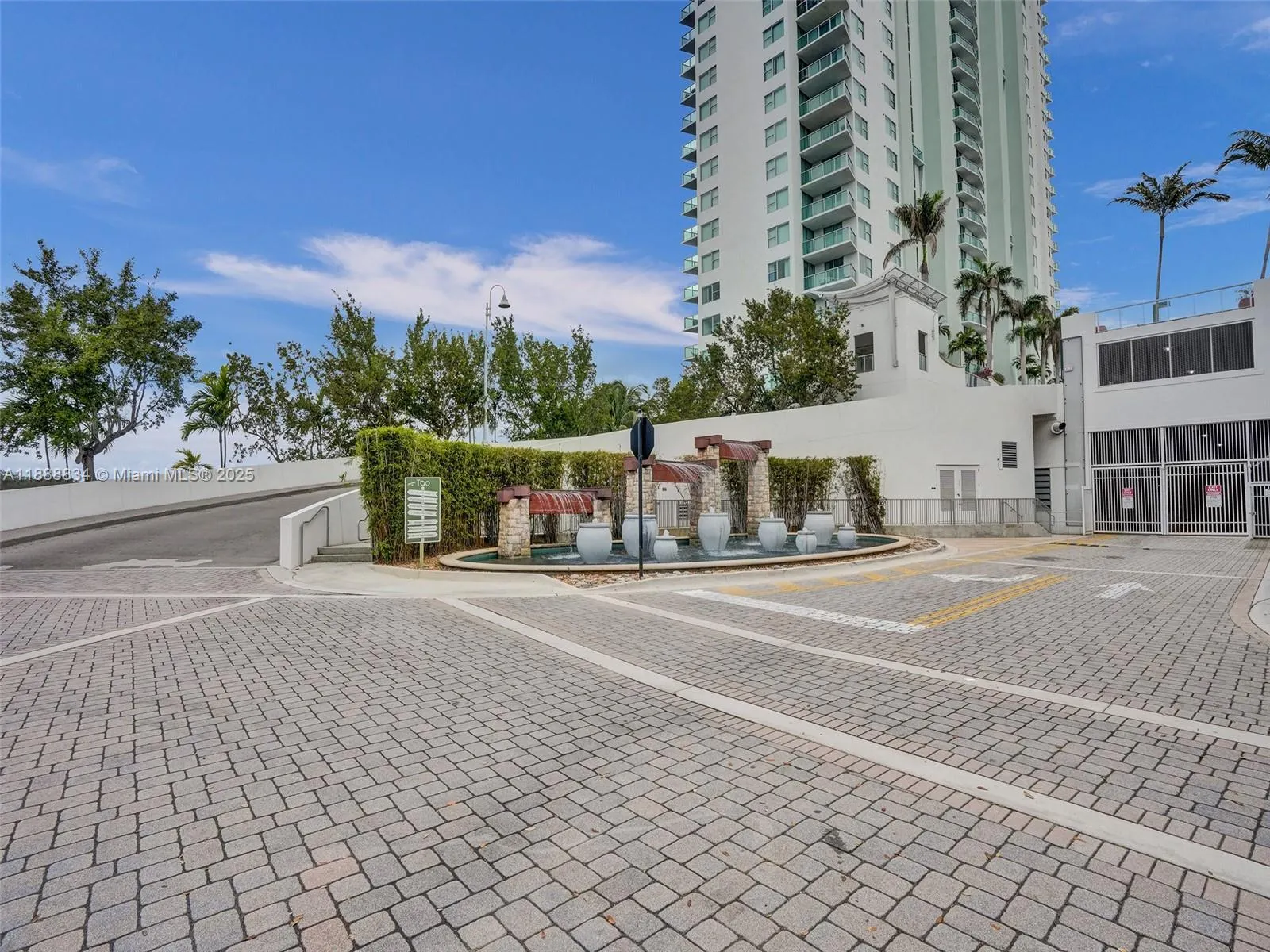 2681 N Flamingo Rd, #605S
