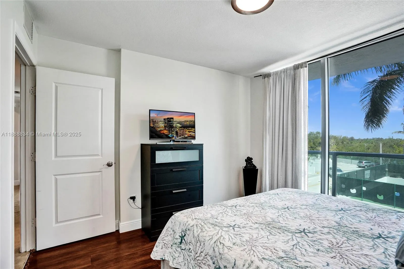 2681 N Flamingo Rd, #605S