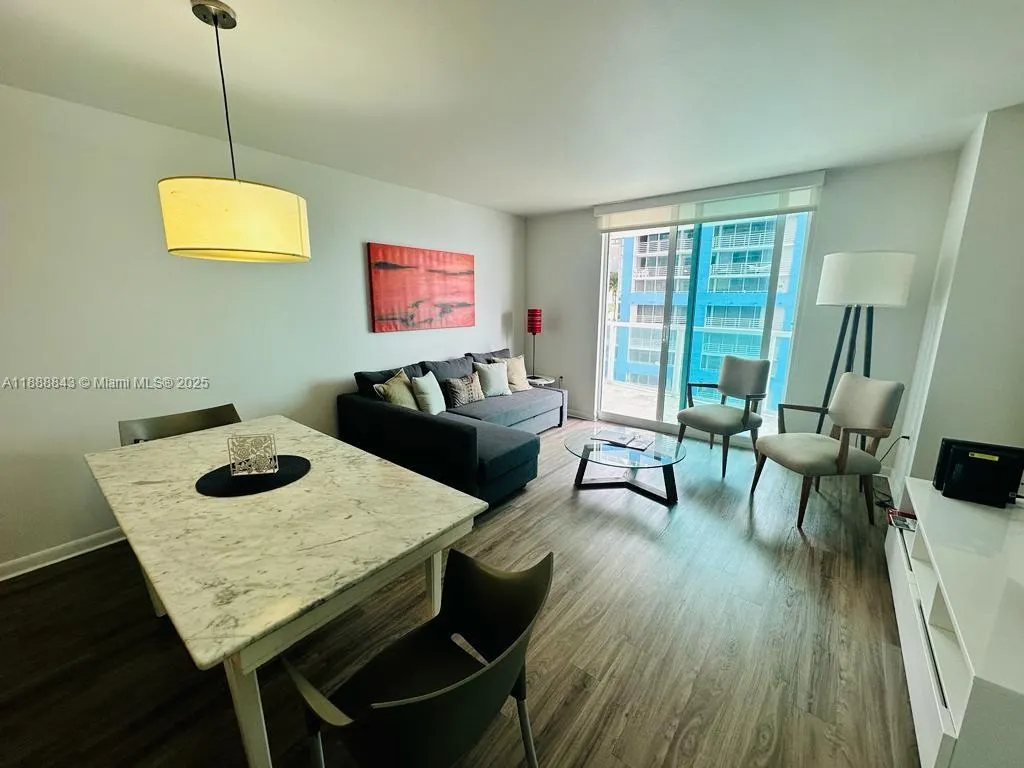 2101 BRICKELL AVENUE, #905