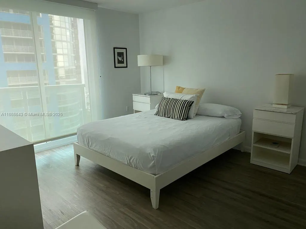 2101 BRICKELL AVENUE, #905