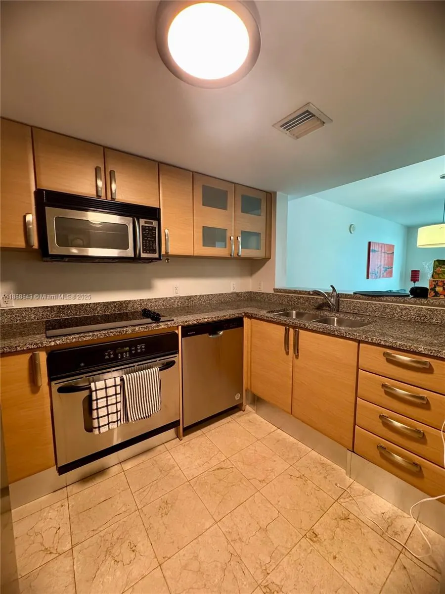 2101 BRICKELL AVENUE, #905
