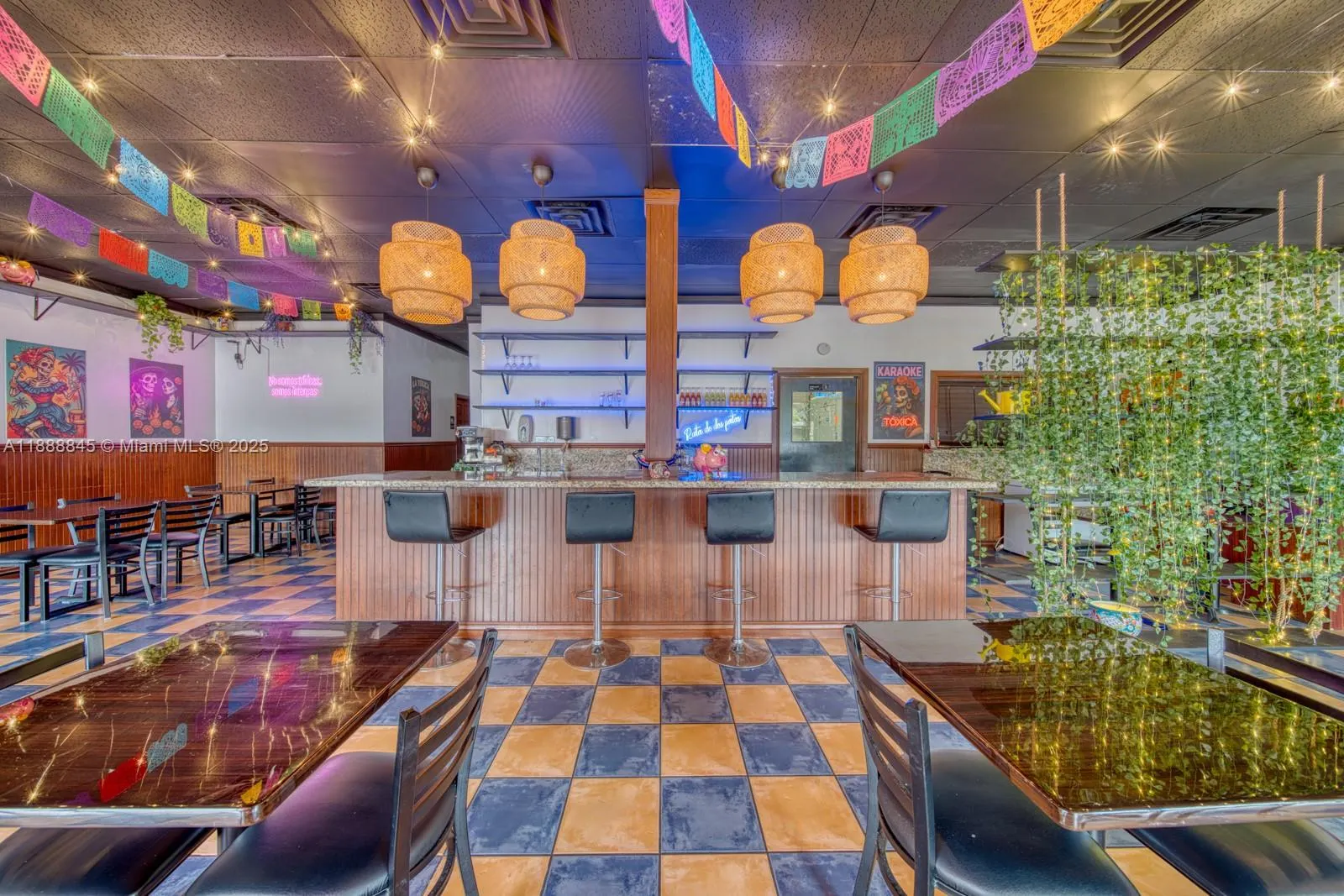 Restaurant and Bar For Sale in Coral Springs