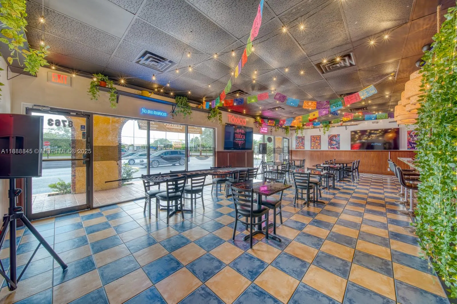 Restaurant and Bar For Sale in Coral Springs