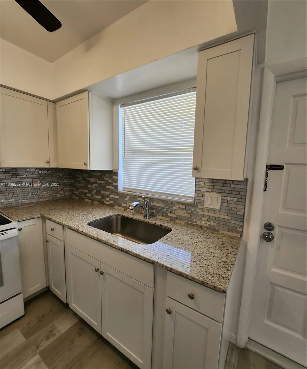 5400 Hollywood Blvd, #16