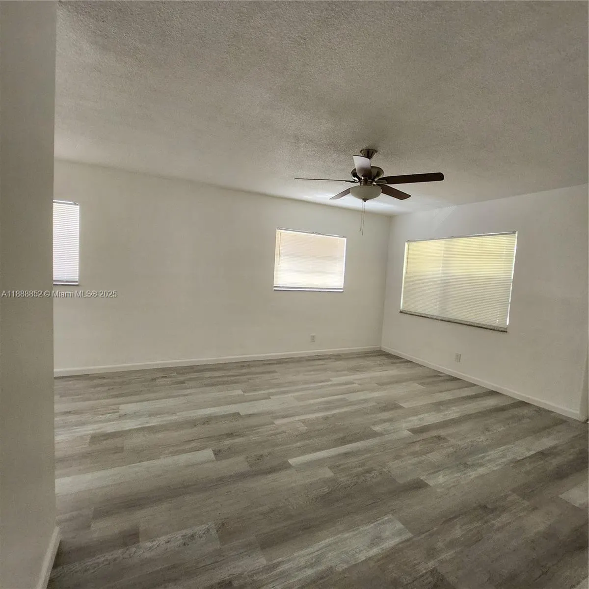 5400 Hollywood Blvd, #16